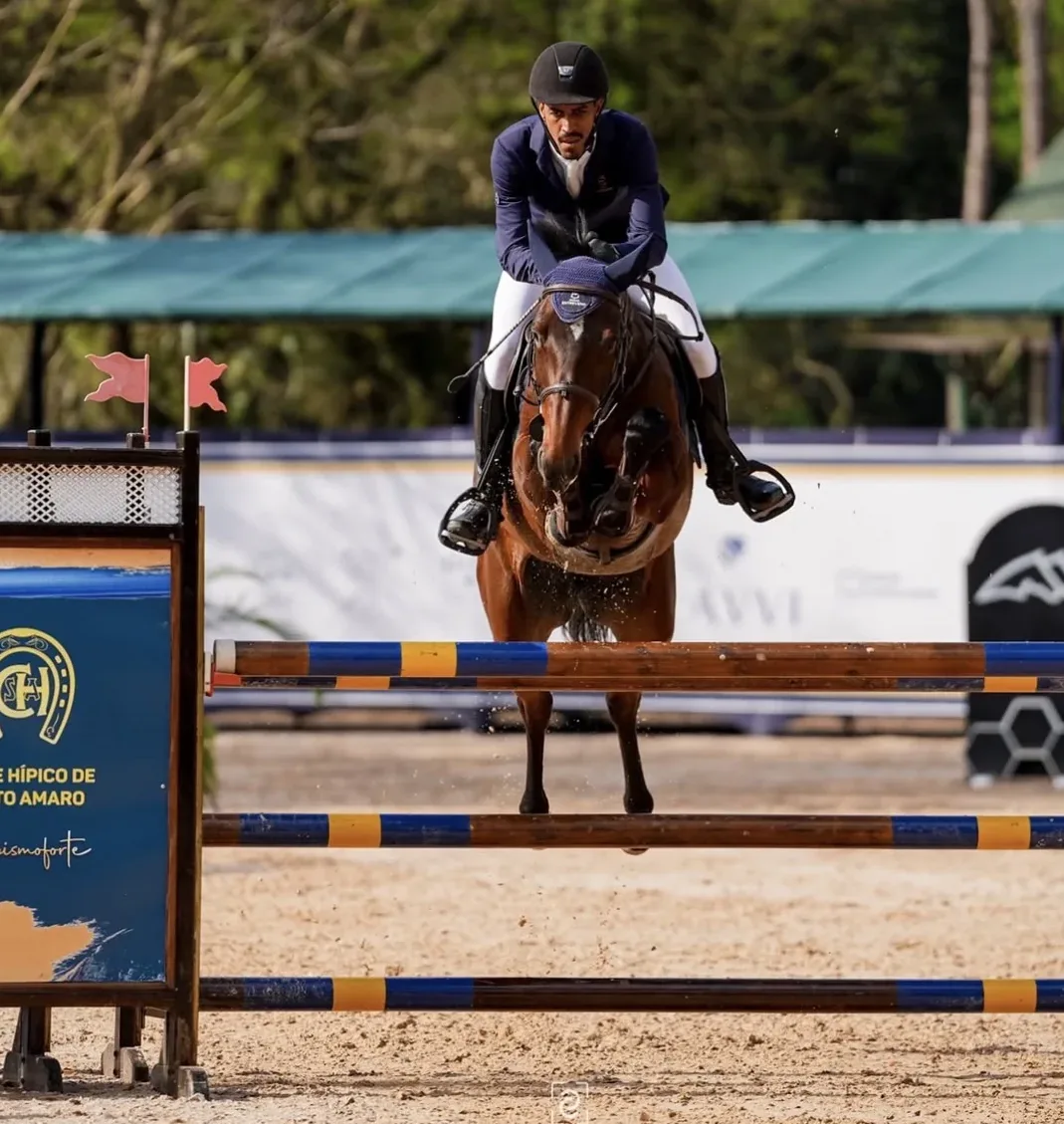 Equicenter Gancia Entrevero jumping.